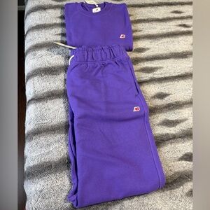 New Balance Adult Joggers and Sweatshirt Set. Sweater Large and Sweatpants XL